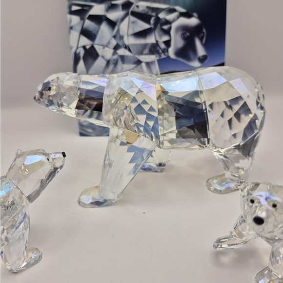 Swarovski Crystal Figurine Annual Edition 2011 Polar Bear Siku #1053154 and cubs - Picture 2 of 3